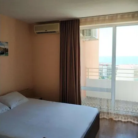 One-bedroom With Balcony In Apartment *